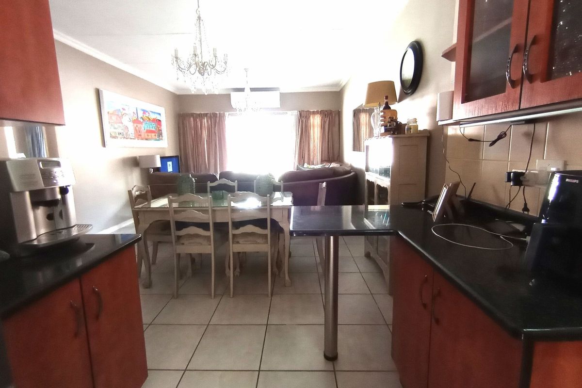 Prestine 2-Bedroom Townhouse in Sought-After Complex For Sale! - Photo 2