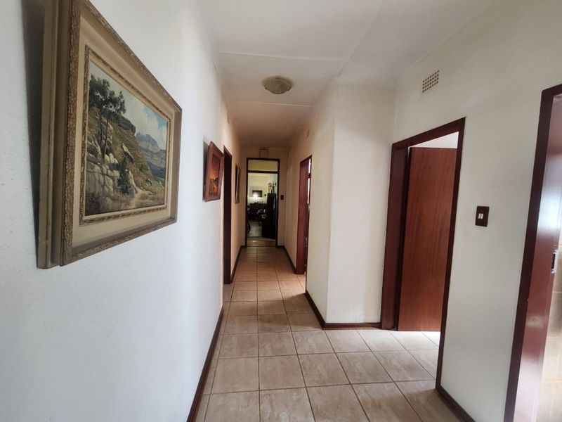 COMFORTABLE OLD STYLE HOME PERFECT FOR LOTS OF ACCOMMODATION - Photo 10