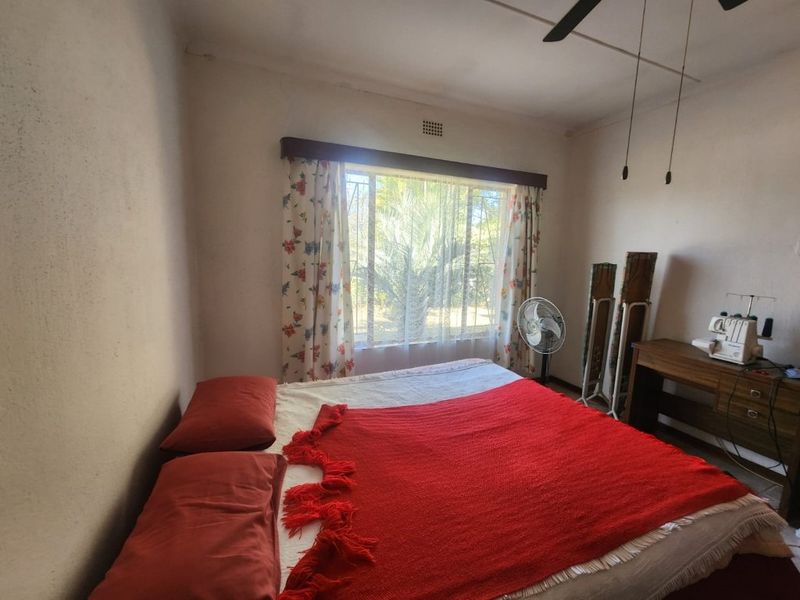 COMFORTABLE OLD STYLE HOME PERFECT FOR LOTS OF ACCOMMODATION - Photo 8