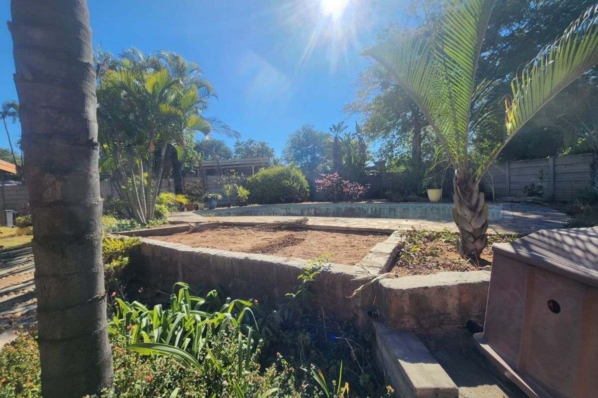 COMFORTABLE OLD STYLE HOME PERFECT FOR LOTS OF ACCOMMODATION - Photo 4