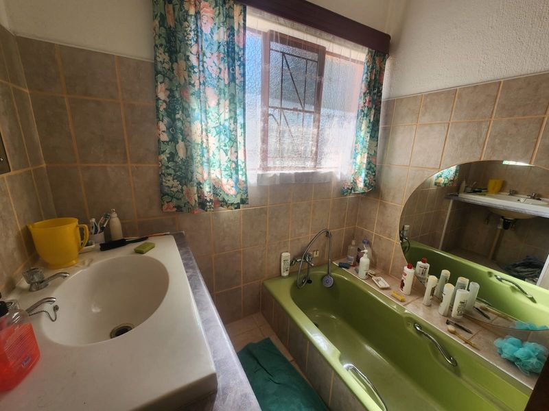 COMFORTABLE OLD STYLE HOME PERFECT FOR LOTS OF ACCOMMODATION - Photo 9