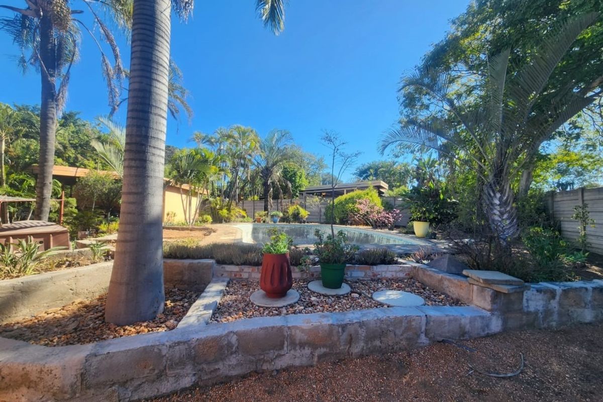 COMFORTABLE OLD STYLE HOME PERFECT FOR LOTS OF ACCOMMODATION - Photo 5