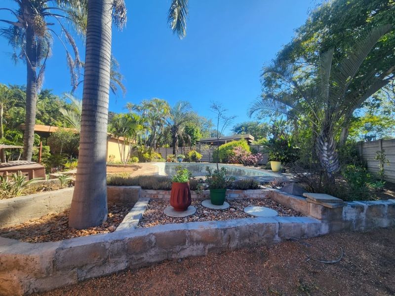 COMFORTABLE OLD STYLE HOME PERFECT FOR LOTS OF ACCOMMODATION - Photo 5