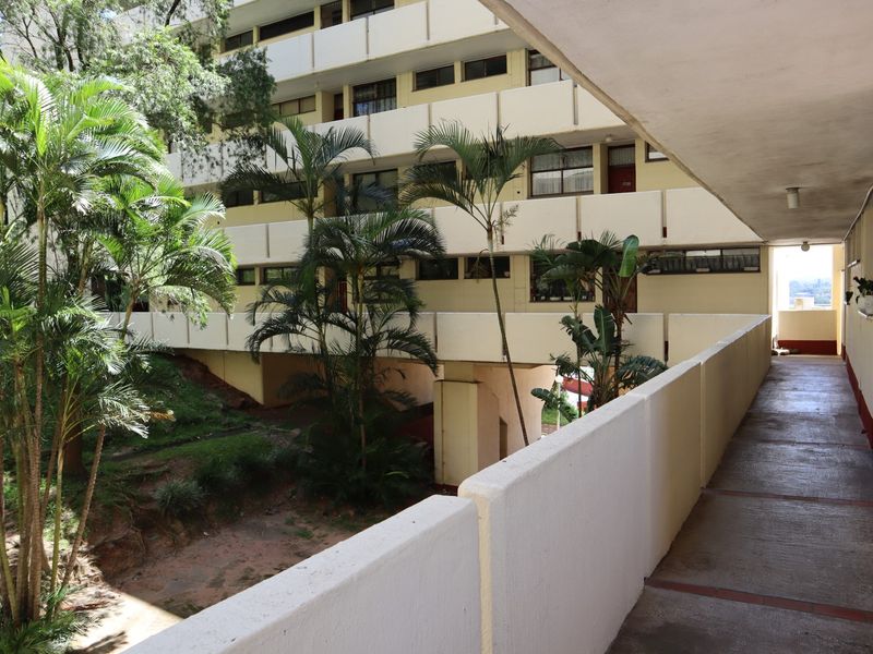 SPACIOUS 3 BEDFROOM FLAT AT PARADISE VALLEY - Photo 2