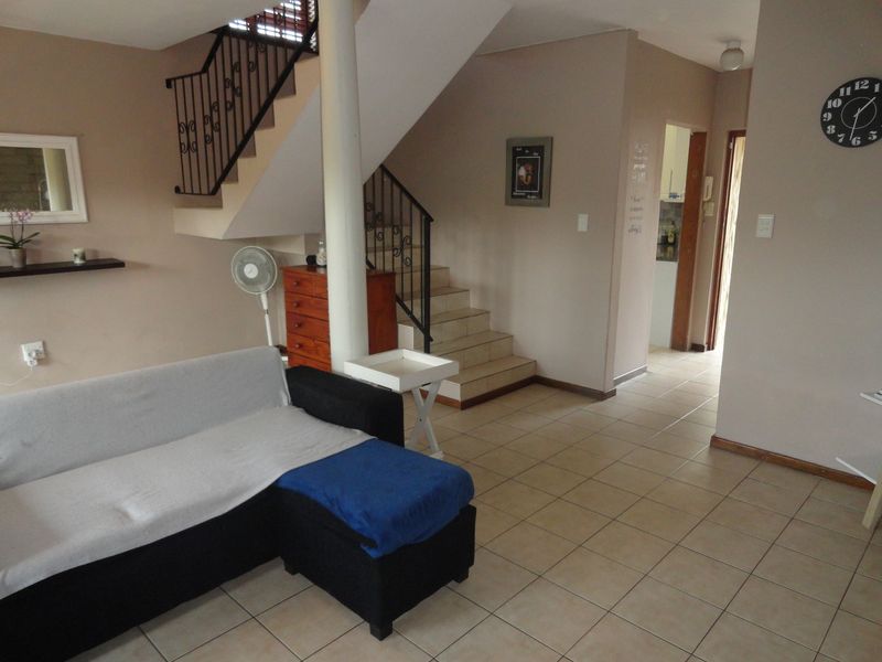 PET FRIENDLY 2 BEDROOM, 2 BATHROOM DUPLEX IN PADFIELD PARK - Photo 8