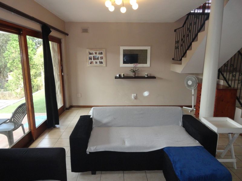 PET FRIENDLY 2 BEDROOM, 2 BATHROOM DUPLEX IN PADFIELD PARK - Photo 7