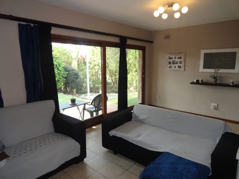 PET FRIENDLY 2 BEDROOM, 2 BATHROOM DUPLEX IN PADFIELD PARK - Photo 6