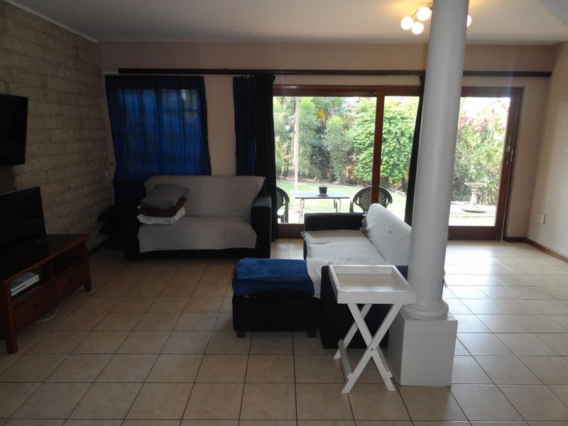 PET FRIENDLY 2 BEDROOM, 2 BATHROOM DUPLEX IN PADFIELD PARK - Photo 5