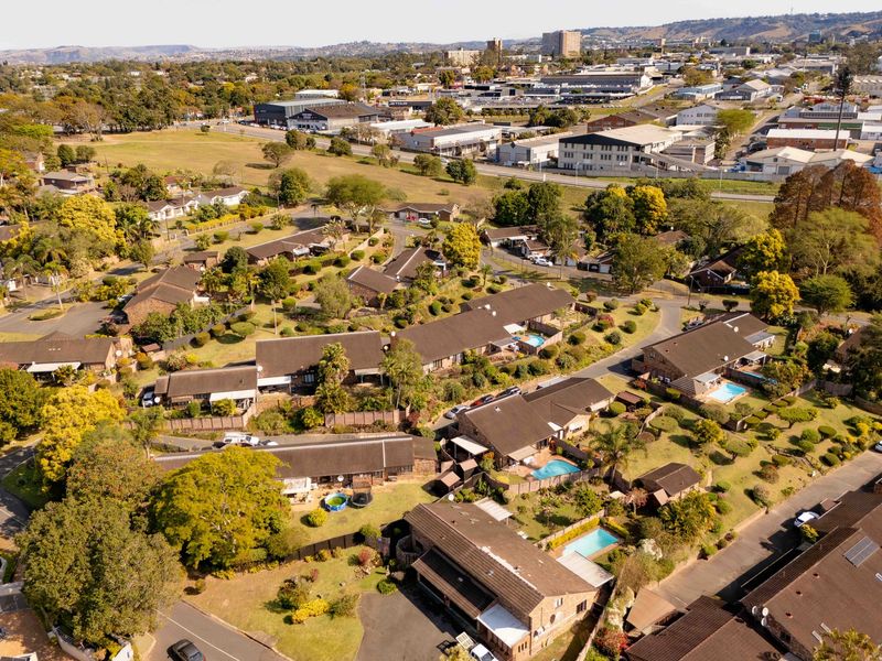 Townhouse For Sale In Pinetown - Photo 5