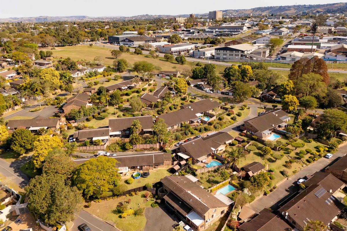 Townhouse For Sale In Pinetown - Photo 5