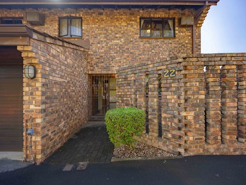 Townhouse For Sale In Pinetown - Photo 2