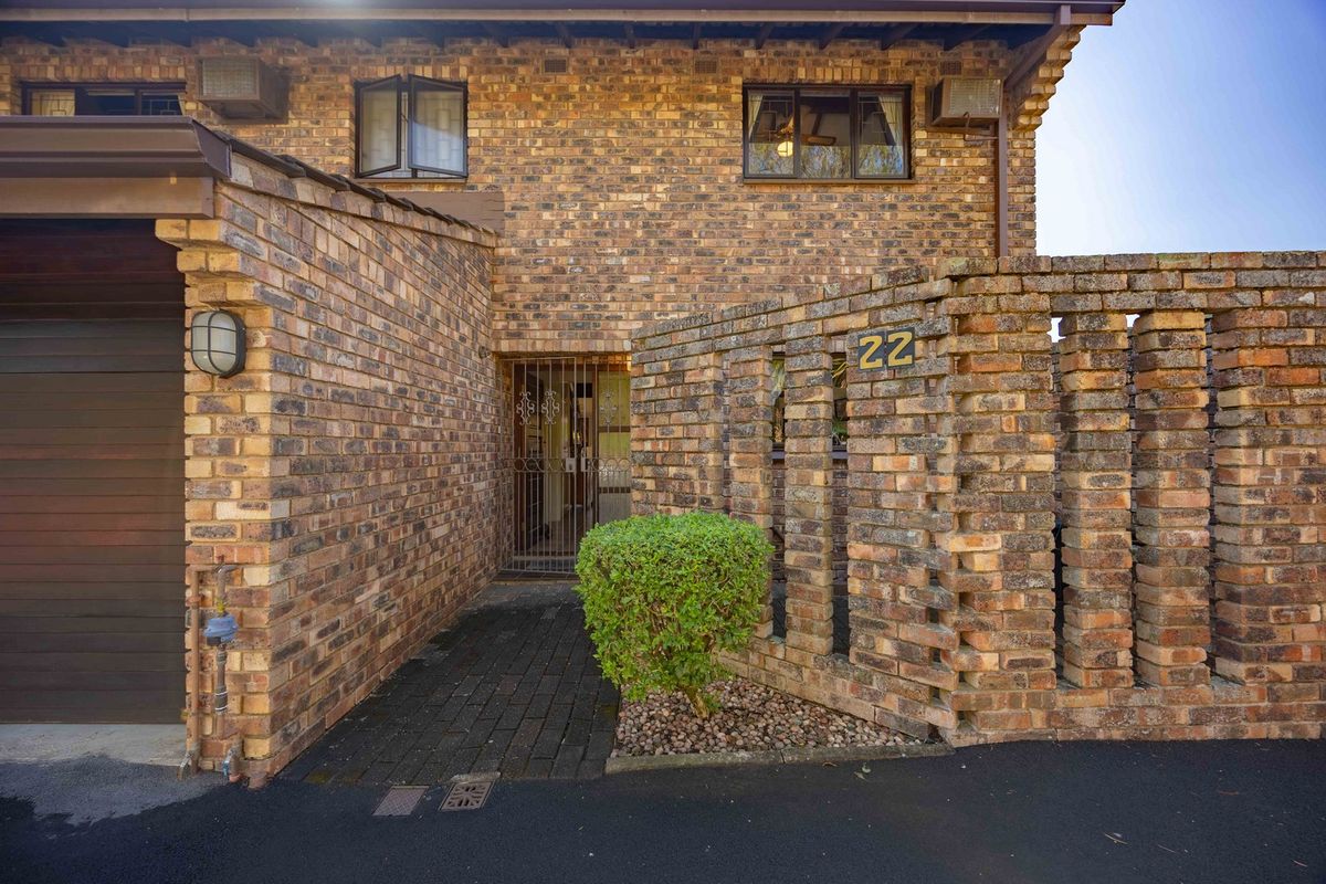 Townhouse For Sale In Pinetown - Photo 2