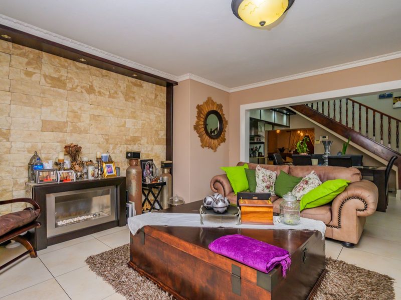 Spacious Double-Storey Family Home with Income-Generating Flatlet - Photo 7