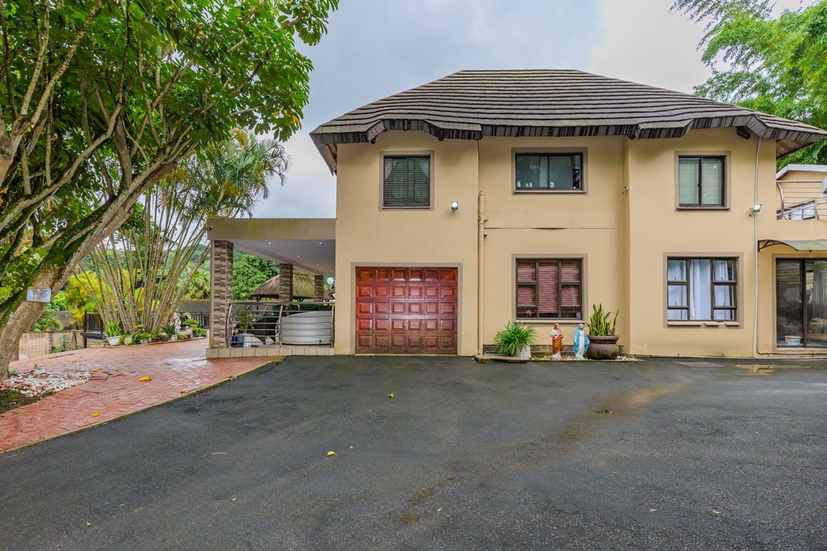 Spacious Double-Storey Family Home with Income-Generating Flatlet - Photo 4