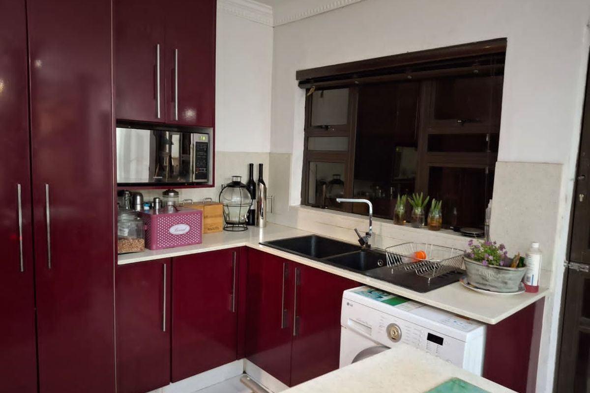 House For Sale In Pinetown - Photo 2