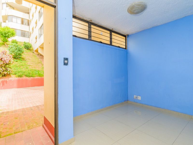 Apartment For Sale In Pinetown - Photo 2