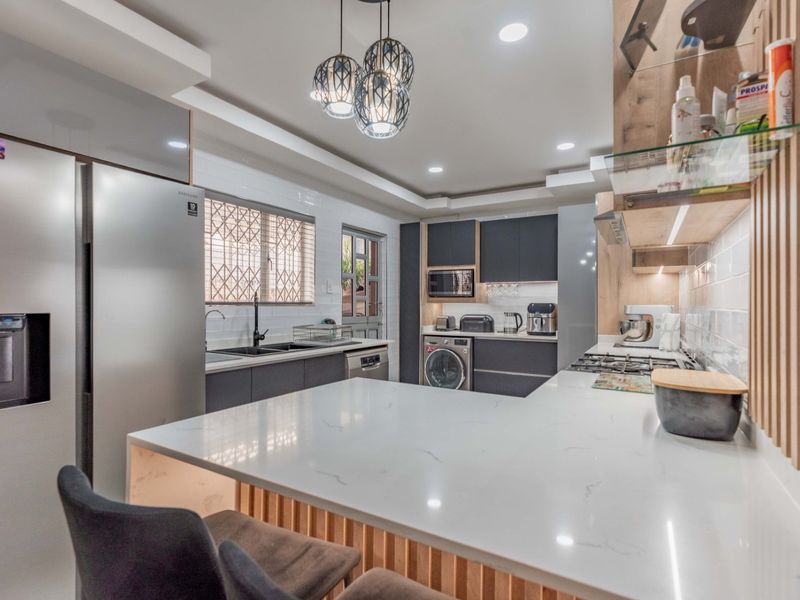 House For Sale In Pinetown - Photo 4