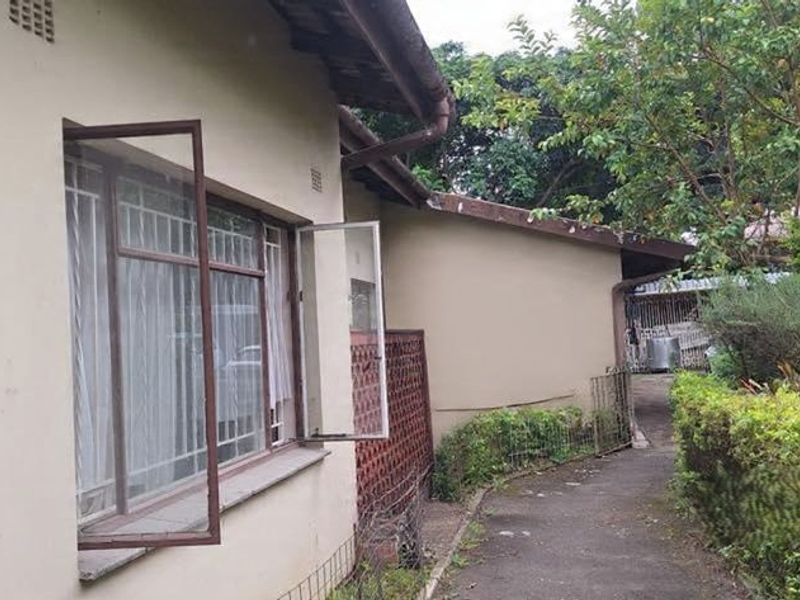 House For Sale In Pinetown - Photo 2