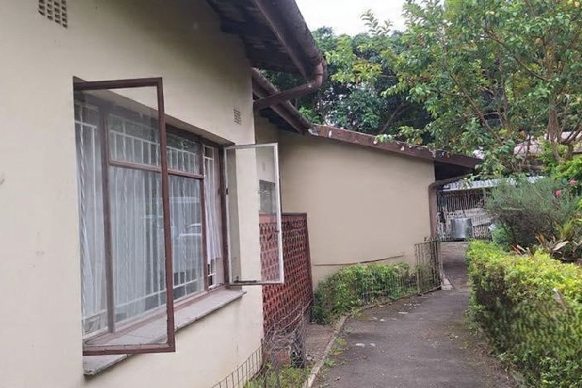 House For Sale In Pinetown - Photo 2