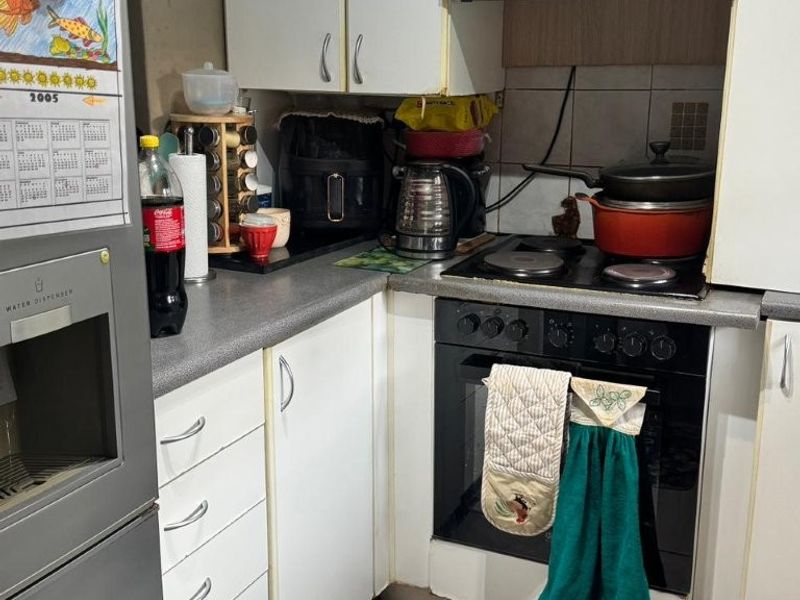 Flat For Sale In Pinetown - Photo 3