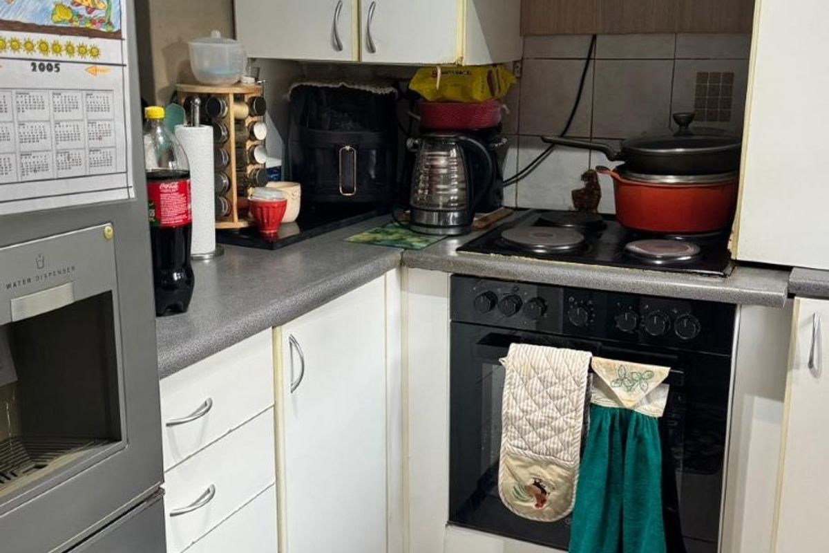 Flat For Sale In Pinetown - Photo 3