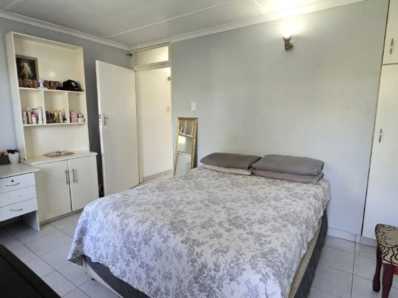 Townhouse For Sale In Pinetown - Photo 9