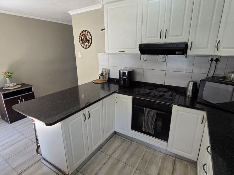 Townhouse For Sale In Pinetown - Photo 4