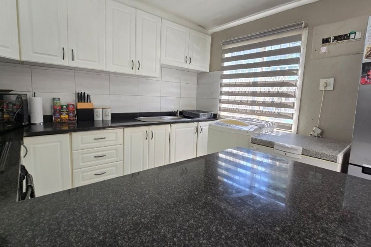 Townhouse For Sale In Pinetown - Photo 3