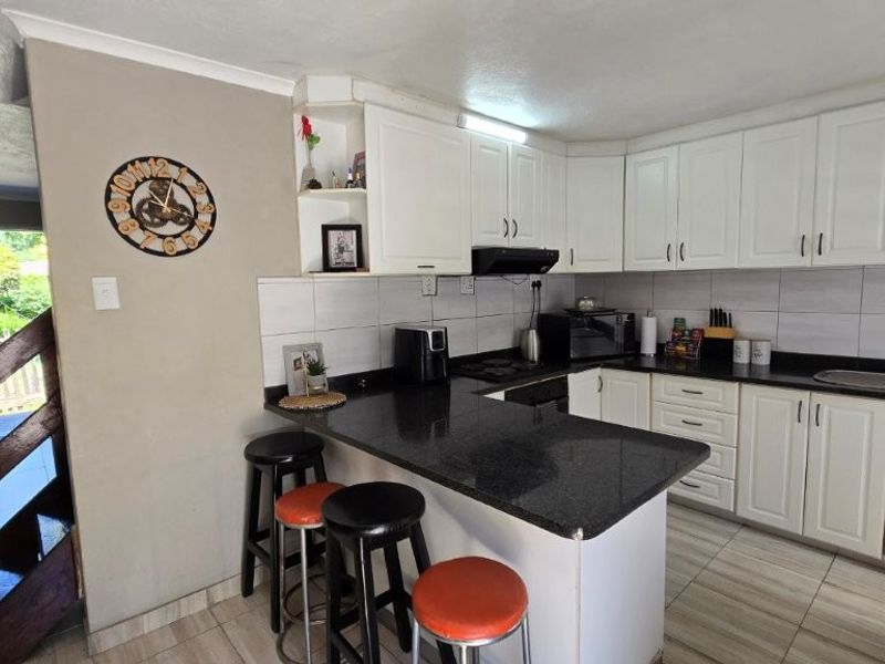 Townhouse For Sale In Pinetown - Photo 2