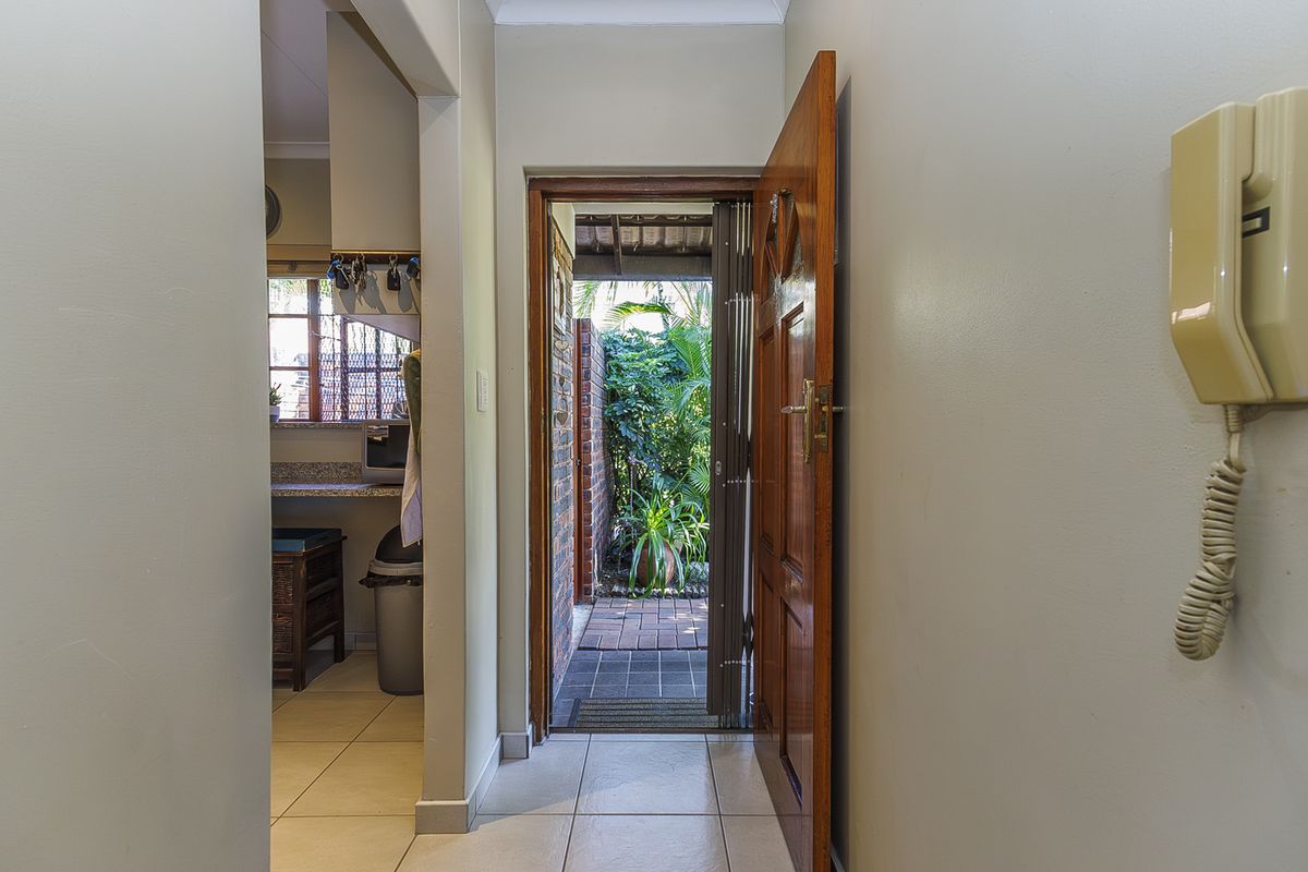 Yor Dream Home Awaits, Private and Secure Townhouse For sale in Hatton Estate, Pinetown - Photo 4