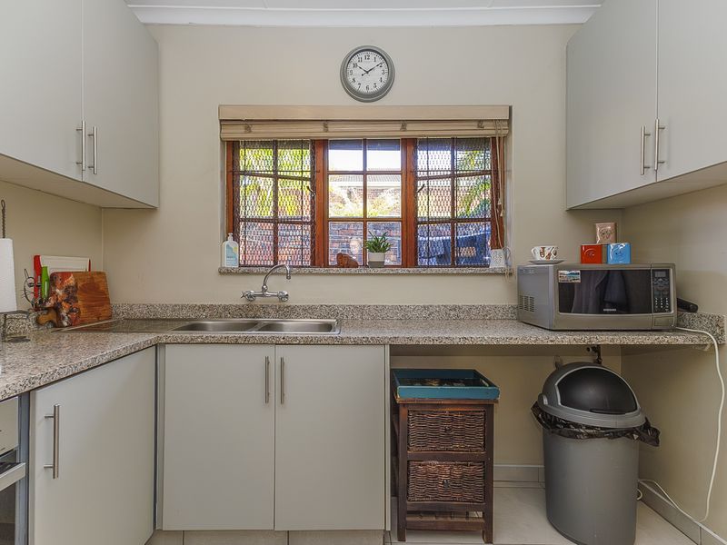 Yor Dream Home Awaits, Private and Secure Townhouse For sale in Hatton Estate, Pinetown - Photo 8