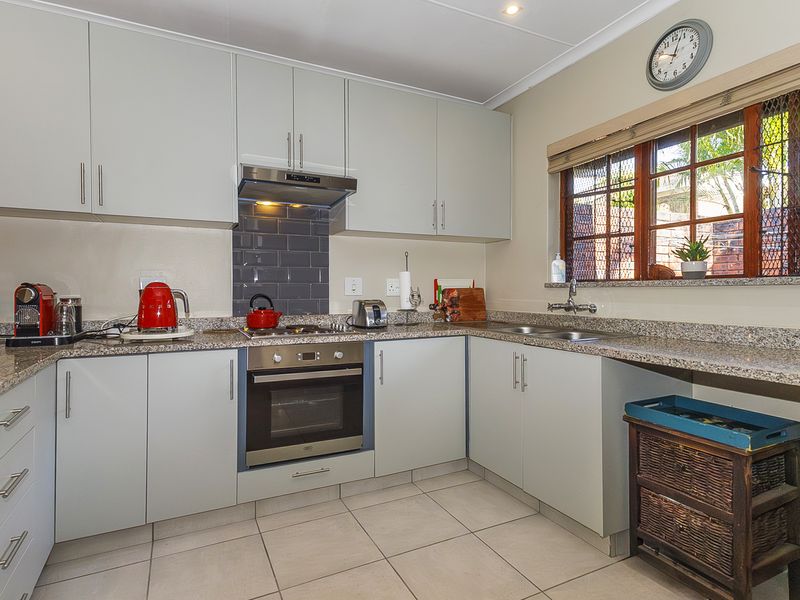 Yor Dream Home Awaits, Private and Secure Townhouse For sale in Hatton Estate, Pinetown - Photo 7