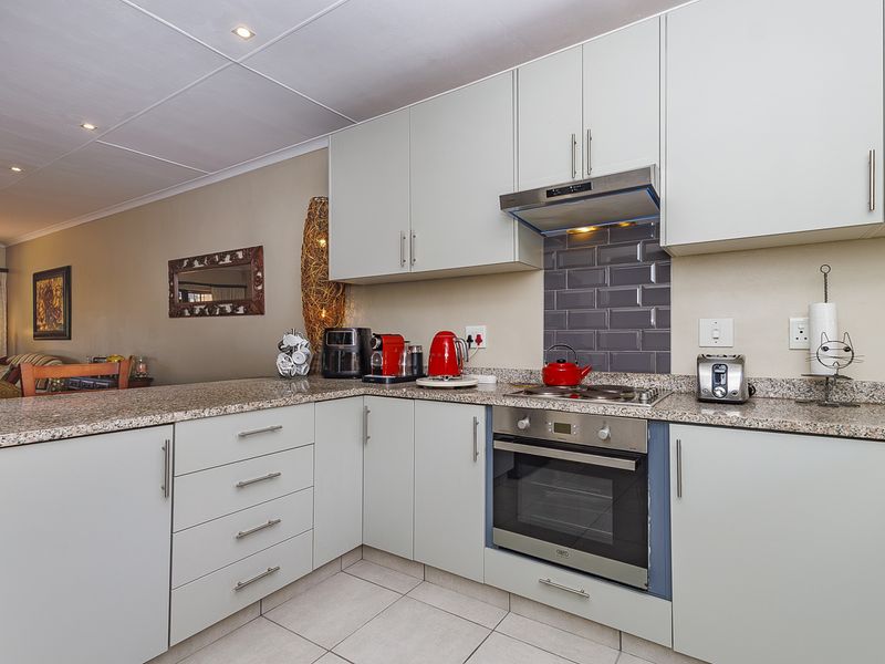 Yor Dream Home Awaits, Private and Secure Townhouse For sale in Hatton Estate, Pinetown - Photo 5