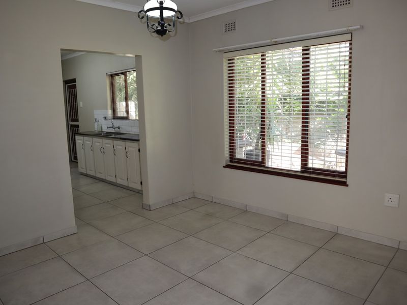 Elegant family home to let in Pinetown - Photo 9