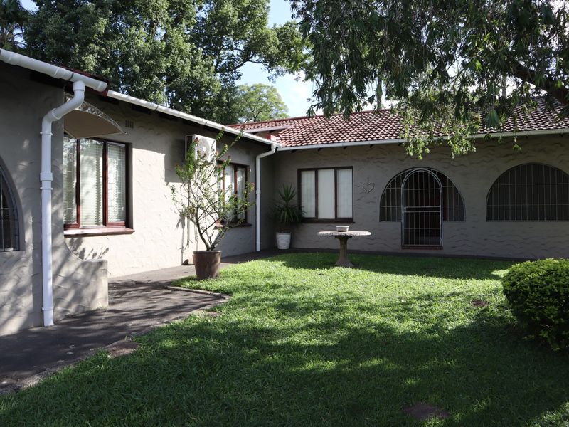 Elegant family home to let in Pinetown - Photo 3