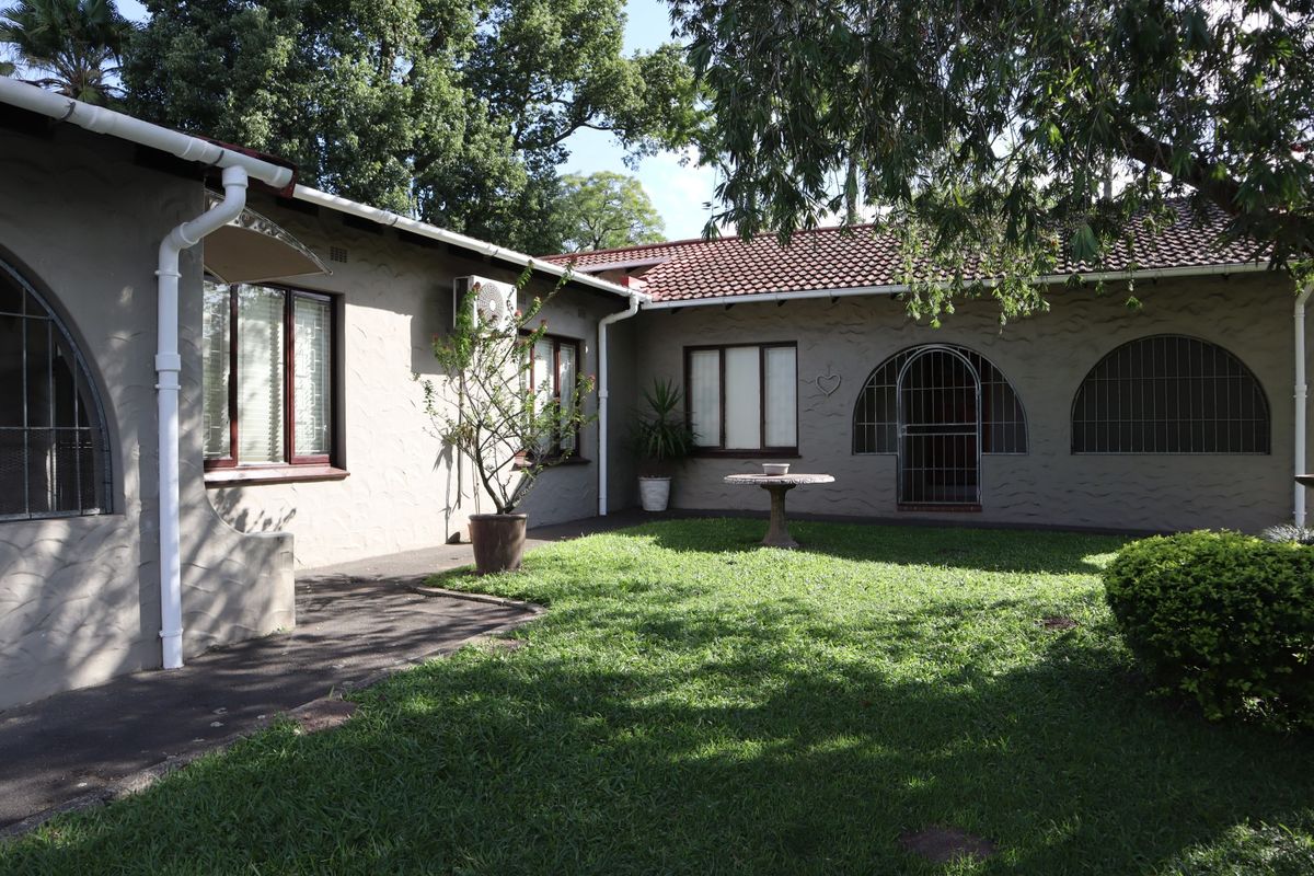 Elegant family home to let in Pinetown - Photo 3