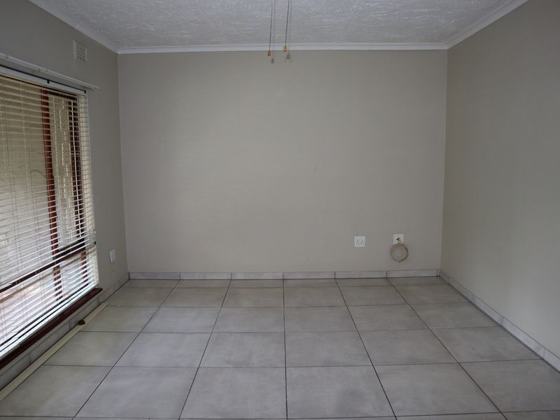 Elegant family home to let in Pinetown - Photo 6