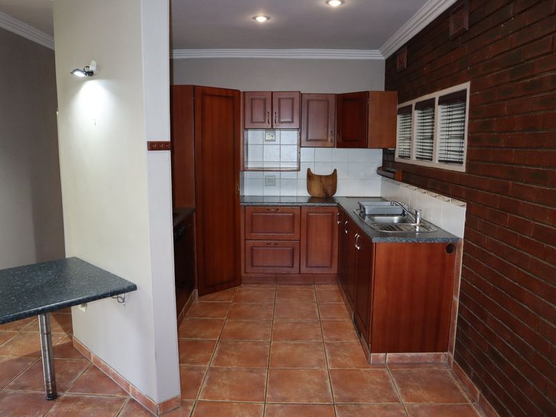 Stunning 2 bedroom cottage to let - Photo 10