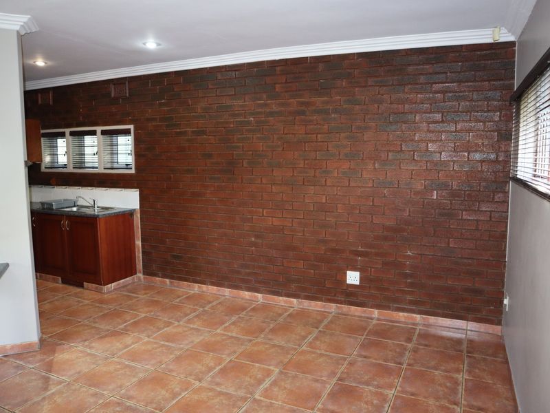 Stunning 2 bedroom cottage to let - Photo 8