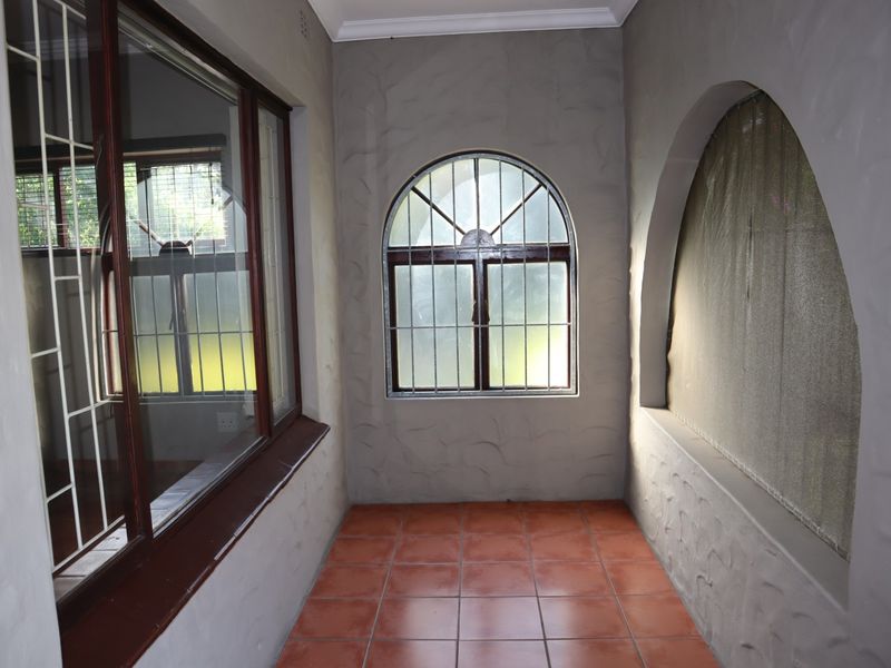 Stunning 2 bedroom cottage to let - Photo 4