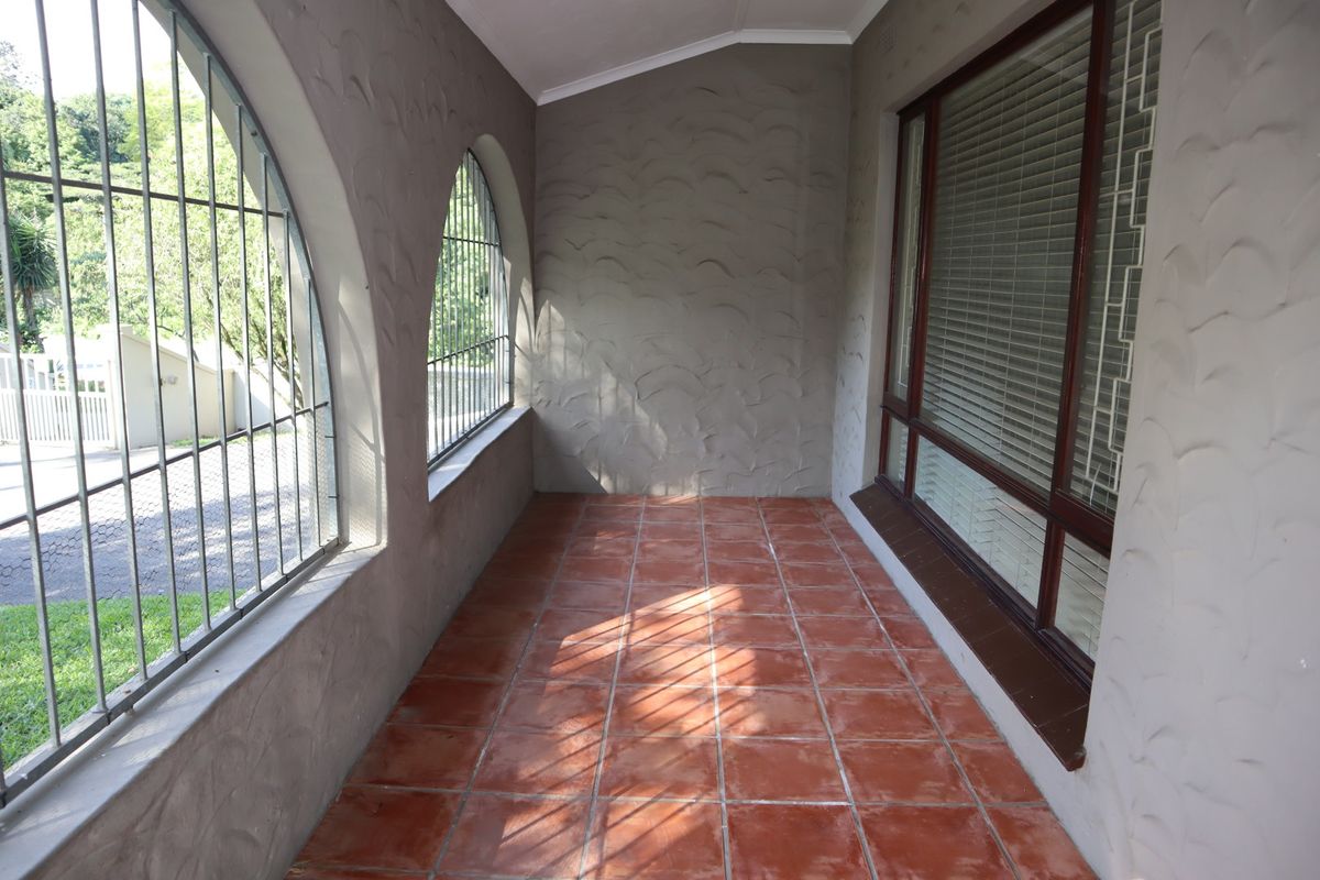 STUNNING 3 BEDROOM HOUSE WITH A FULLY SELF CONTAINED 2 BEDROOM 80M2 COTTAGE - Photo 5