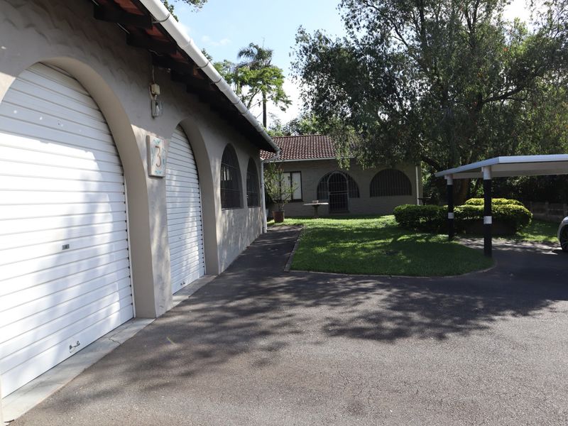 STUNNING 3 BEDROOM HOUSE WITH A FULLY SELF CONTAINED 2 BEDROOM 80M2 COTTAGE - Photo 3