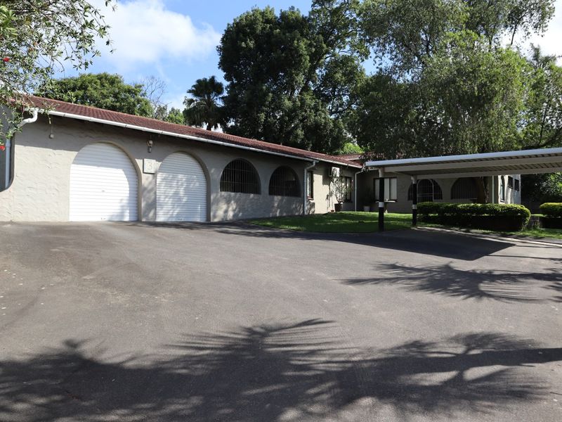 STUNNING 3 BEDROOM HOUSE WITH A FULLY SELF CONTAINED 2 BEDROOM 80M2 COTTAGE - Photo 2