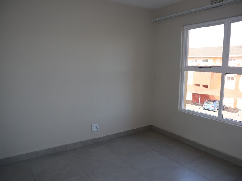 A CUT ABOVE THE REST, EVERYTHING IS DONE, JUST MOVE IN AN UNPACK! - Photo 10