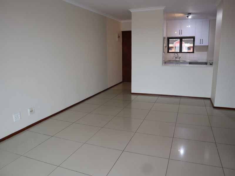 MOVE IN READY - REFURBISHED 2 BED, 2 BATH FLAT IN CAVERSHAM GLEN - Photo 8