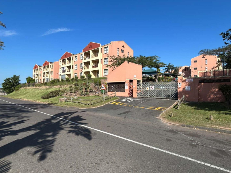 MOVE IN READY - REFURBISHED 2 BED, 2 BATH FLAT IN CAVERSHAM GLEN - Photo 1