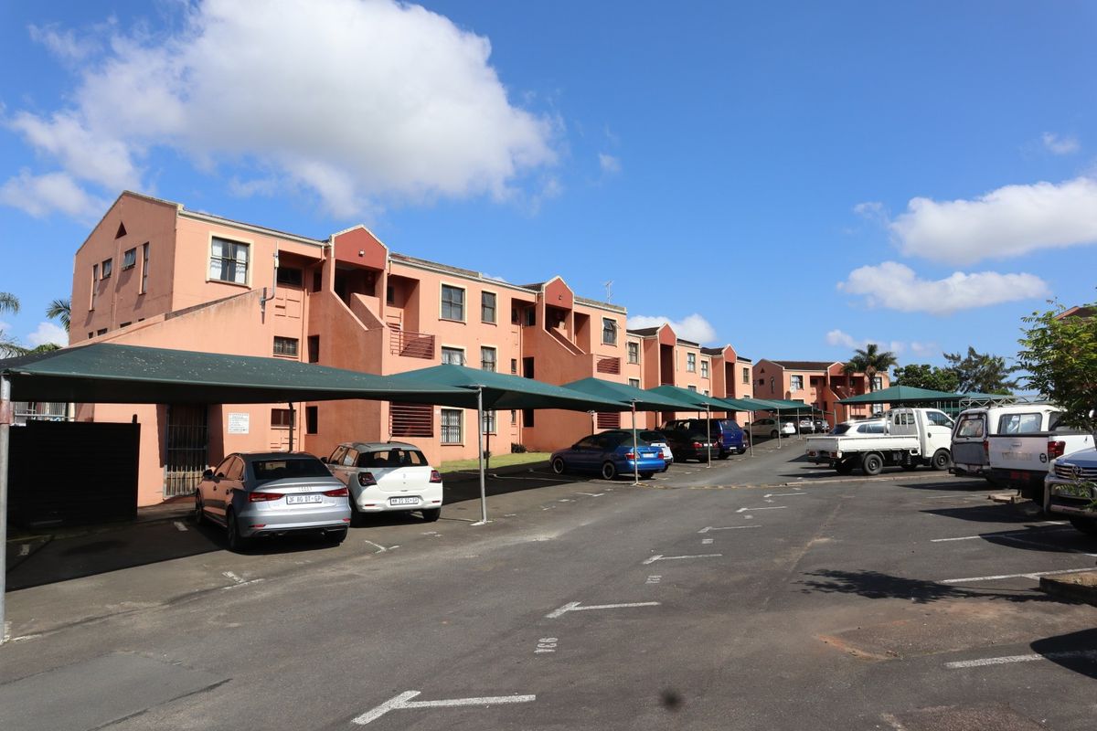 MOVE IN READY - REFURBISHED 2 BED, 2 BATH FLAT IN CAVERSHAM GLEN - Photo 2