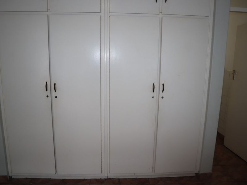 BACHELOR FLAT TO LET AT THE TOWERS - Photo 7
