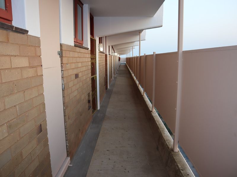 BACHELOR FLAT TO LET AT THE TOWERS - Photo 4
