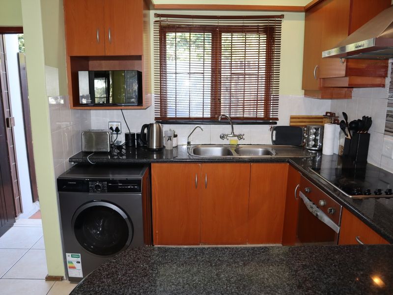 SECURE 2 BEDROOM APARTMENT TO LET IN THE WOLDS, NEW GERMANY - Photo 5